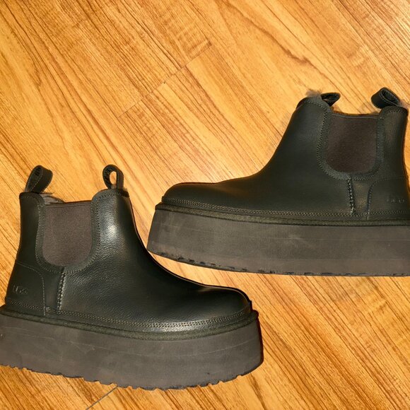 Ugg Neumel Chelsea Platform Boots - Womens Size 10 - Green and Brown Leather - Picture 3 of 8
